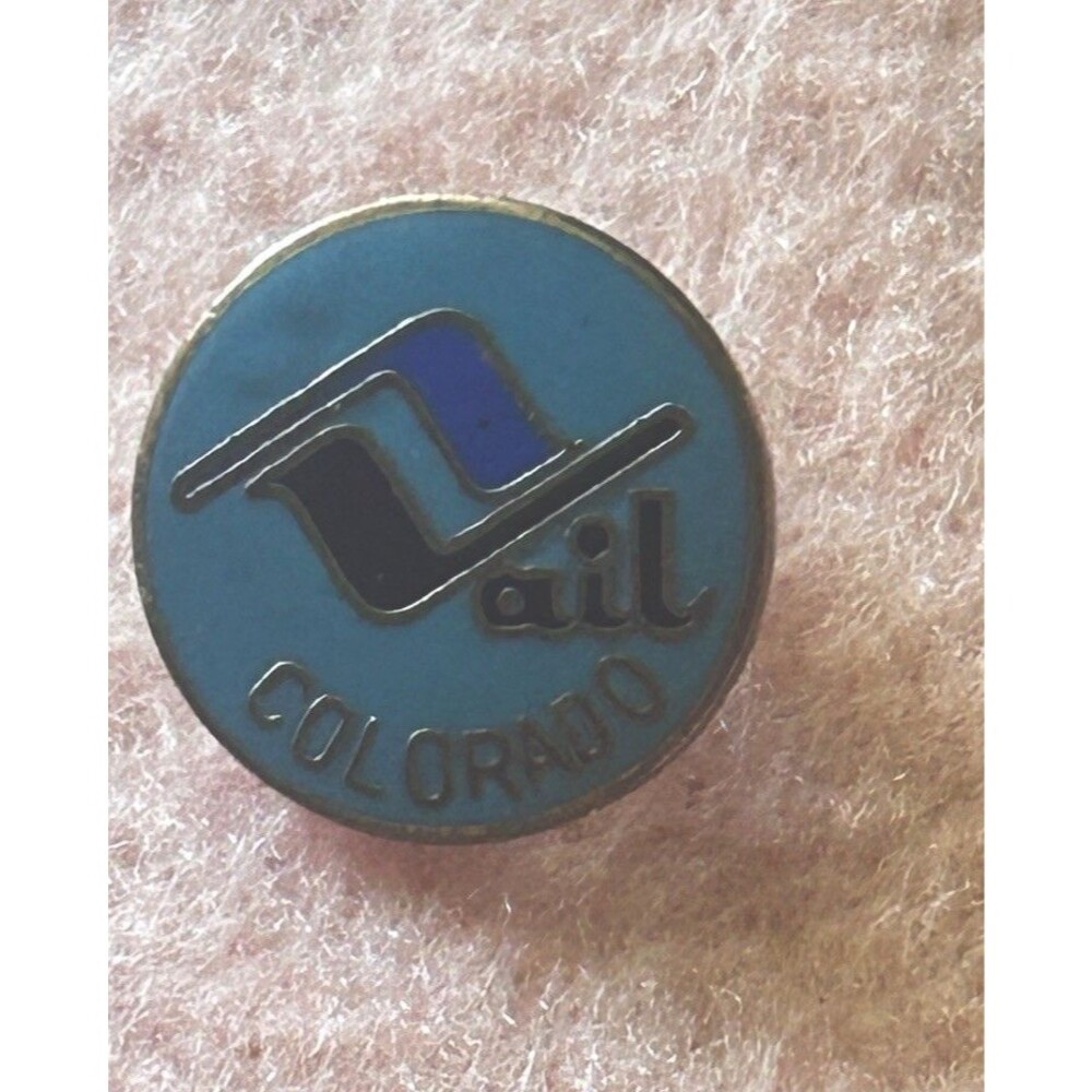 Vintage 80’s Vail Ski Resort Colorado SM Blue Ski Pin